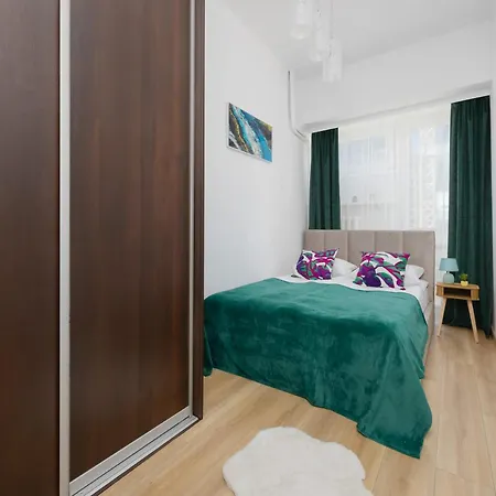 Апартаменты With Two Bedrooms Near The Metro In By Renters Варшава