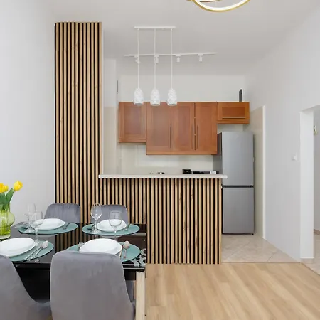 With Two Bedrooms Near The Metro In By Renters *