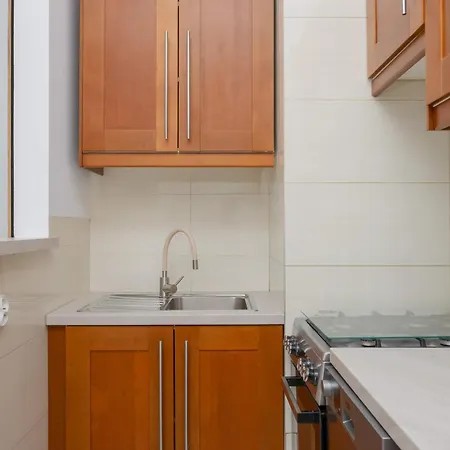 Апартаменты With Two Bedrooms Near The Metro In By Renters Варшава