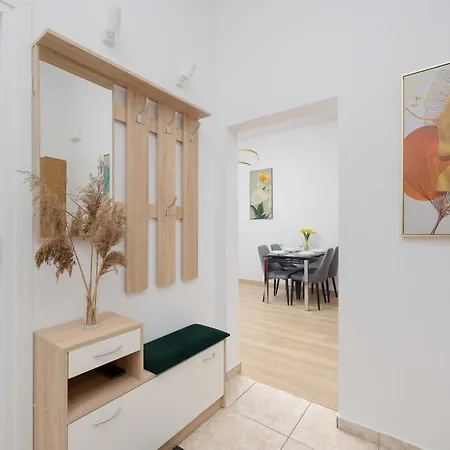 Apartman With Two Bedrooms Near The Metro In By Renters