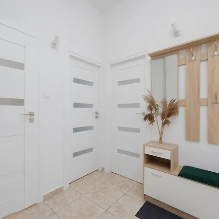 With Two Bedrooms Near The Metro In By Renters *