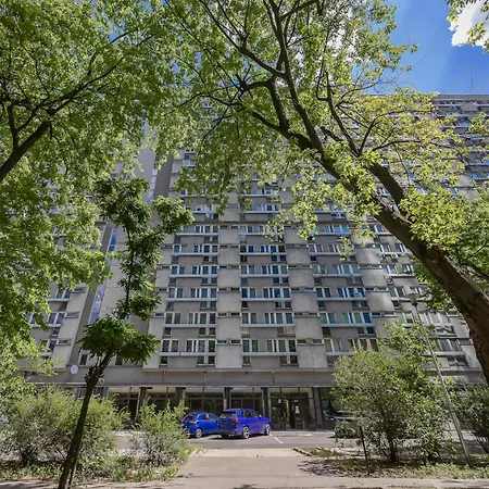 With Two Bedrooms Near The Metro In By Renters